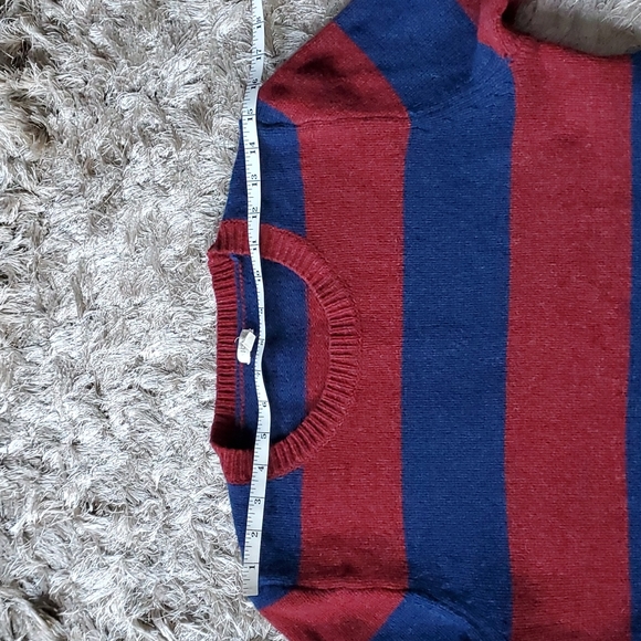 J.CREW 100 % lamb wool red and blue sweater - Picture 3 of 9